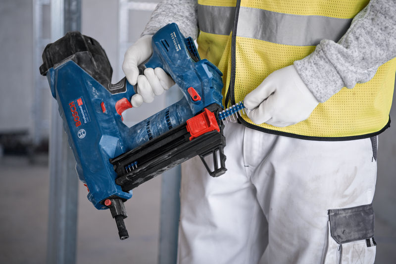 BOSCH Akku-Betonnagler GNB 18V-38 in XL-BOXX BOSCH Akku-Betonnagler GNB 18V-38 in XL-BOXX
