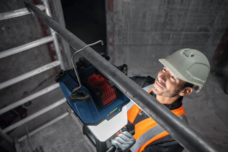 BOSCH Akku-Bauleuchte GLA 18VH-7500 + Kaltgerätekabel BOSCH Akku-Bauleuchte GLA 18VH-7500 + Kaltgerätekabel