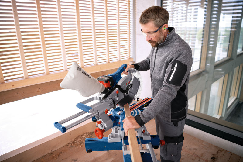 BOSCH Akku-Kapp- und Gehrungssäge BITURBO GCM 18V-254 D BOSCH Akku-Kapp- und Gehrungssäge BITURBO GCM 18V-254 D