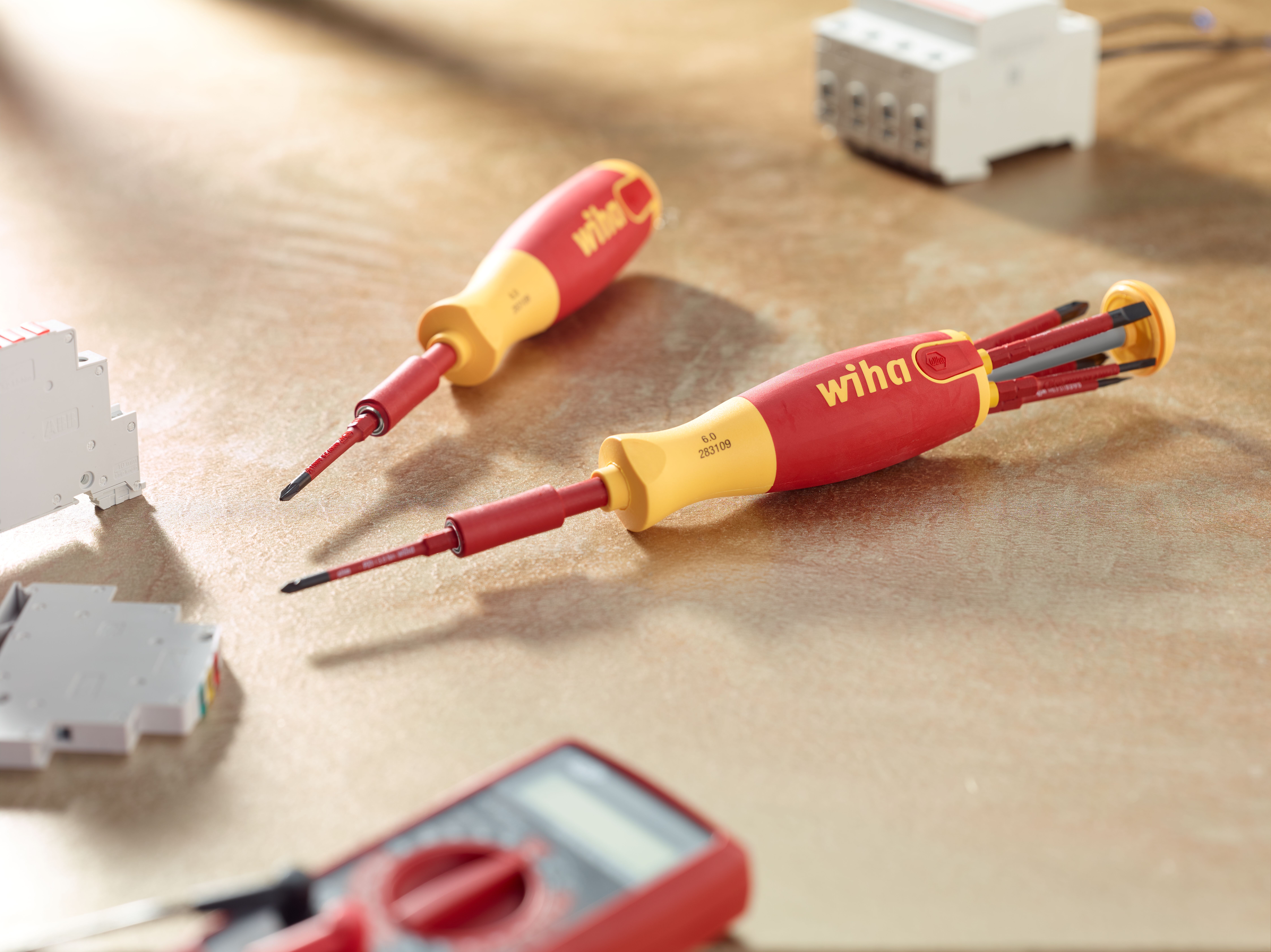 WIHA Schraubendreher mit Bit-Magazin LiftUp electric Schlitz, Phillips mit 6 slimBits WIHA Schraubendreher mit Bit-Magazin LiftUp electric Schlitz, Phillips mit 6 slimBits