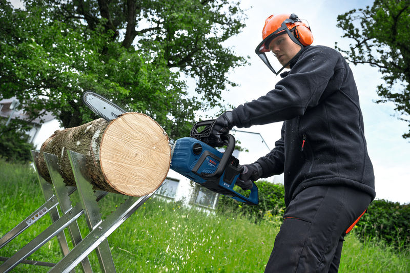 BOSCH Akku-Kettensäge GKE 18V-40 BOSCH Akku-Kettensäge GKE 18V-40