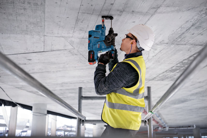 BOSCH Akku-Bohrhammer GBH 18V-24 C mit Zusatzhandgriff in L-BOXX BOSCH Akku-Bohrhammer GBH 18V-24 C mit Zusatzhandgriff in L-BOXX