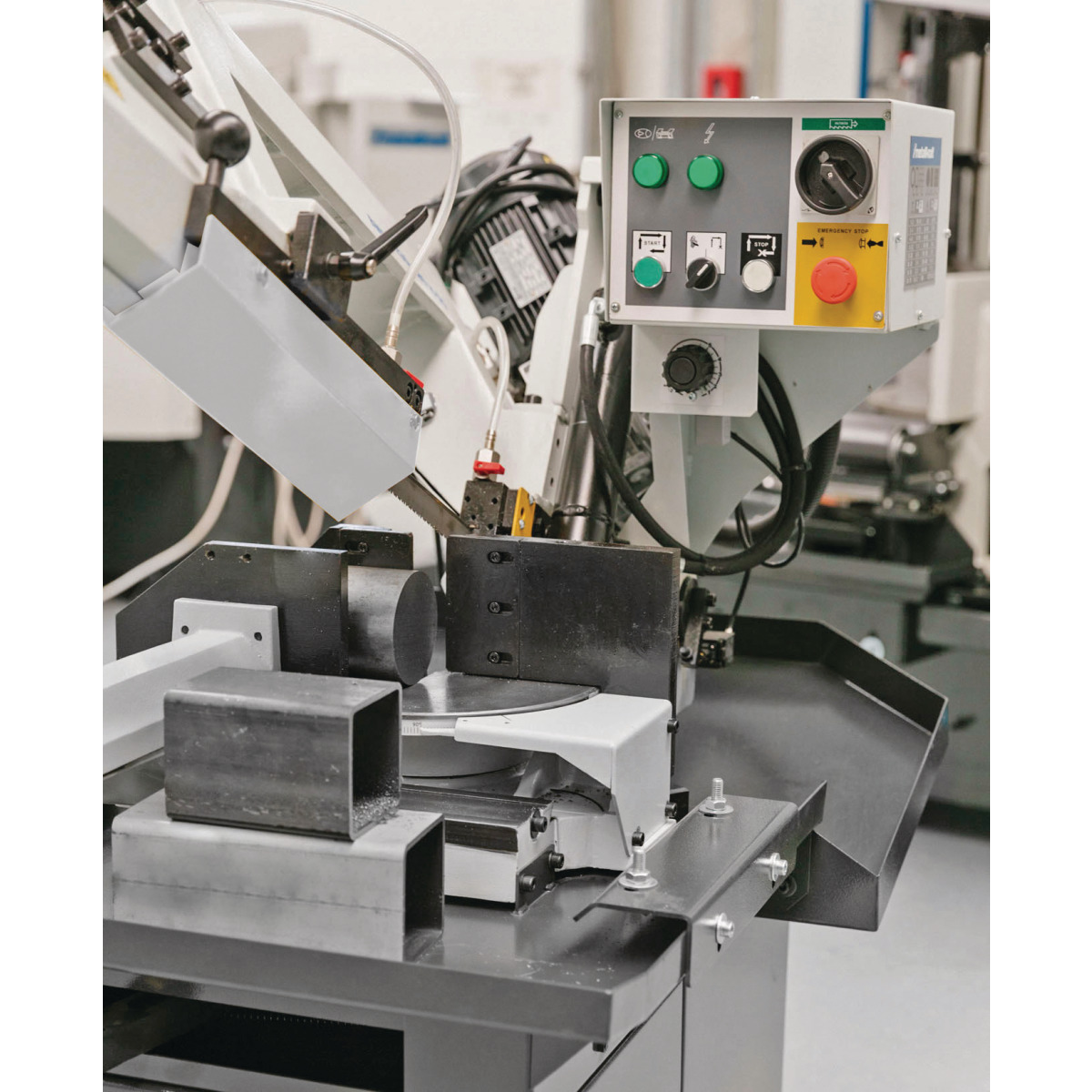 METALLKRAFT Hydraulische Schwenkrahmen-Metallbandsäge für Gehrungsschnitte von +60° bis -45° BMBS 230 x 280 H-DG METALLKRAFT Hydraulische Schwenkrahmen-Metallbandsäge für Gehrungsschnitte von +60° bis -45° BMBS 230 x 280 H-DG