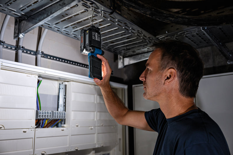 BOSCH Akku-Leuchte GLI 18V-800 BOSCH Akku-Leuchte GLI 18V-800