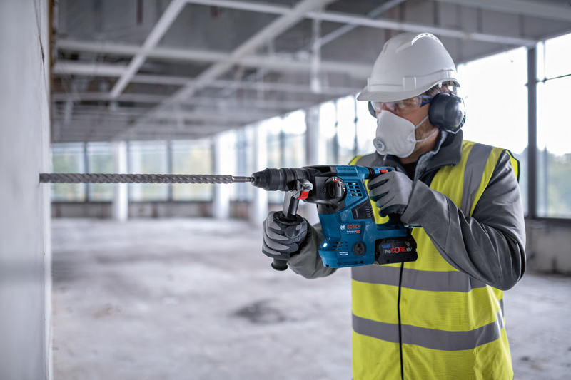 BOSCH Akku-Bohrhammer mit SDS plus GBH 18V-28 CF, 2 x Akku ProCORE18V 8.0Ah
