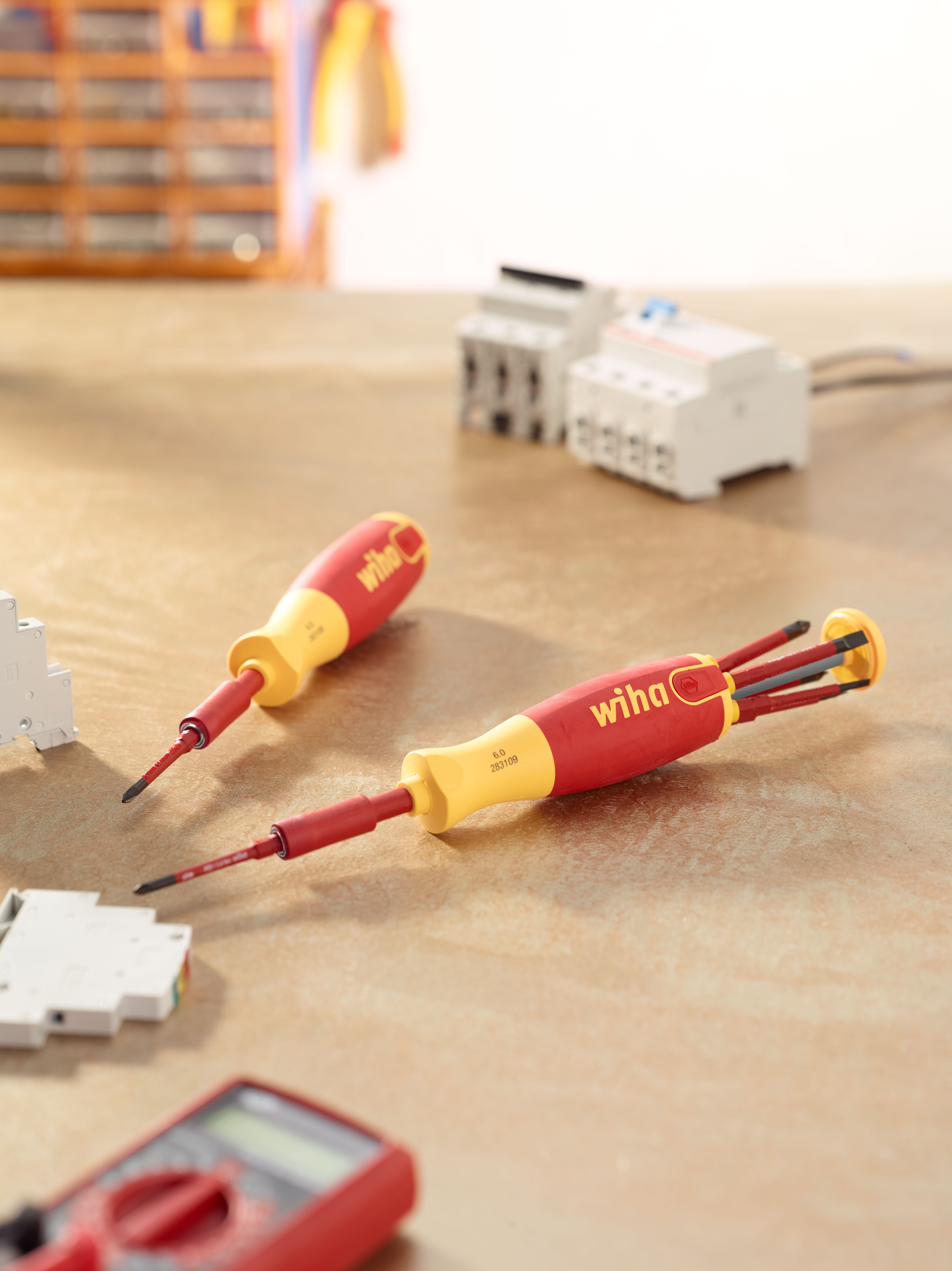 WIHA Schraubendreher mit Bit-Magazin LiftUp electric Schlitz, Phillips mit 6 slimBits WIHA Schraubendreher mit Bit-Magazin LiftUp electric Schlitz, Phillips mit 6 slimBits