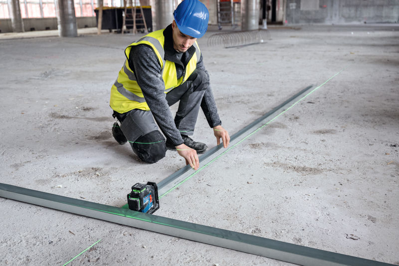 BOSCH Linienlaser GLL 80-33 G, BA 3.7V 3.0Ah XL + USB-C®-Kabel im Handwerkerkoffer BOSCH Linienlaser GLL 80-33 G, BA 3.7V 3.0Ah XL + USB-C®-Kabel im Handwerkerkoffer