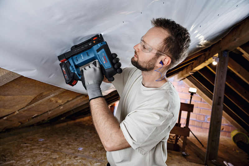 BOSCH Akku-Holzklammerer GTH 18V-14 in L-BOXX BOSCH Akku-Holzklammerer GTH 18V-14 in L-BOXX