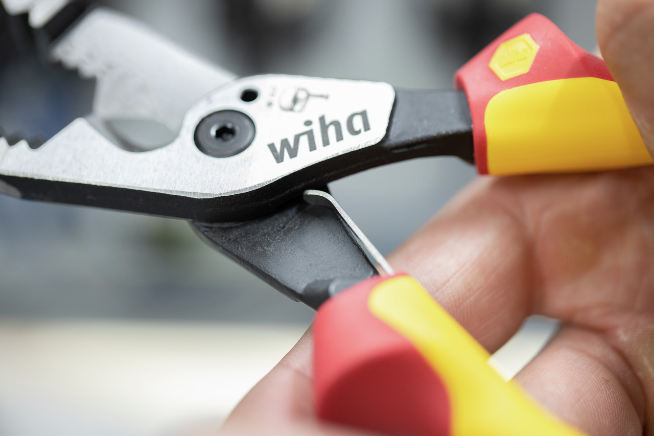 WIHA Multifunktionszange 8in1 Industrial electric mit ein- und ausschaltbarer Öffnungsfeder WIHA Multifunktionszange 8in1 Industrial electric mit ein- und ausschaltbarer Öffnungsfeder