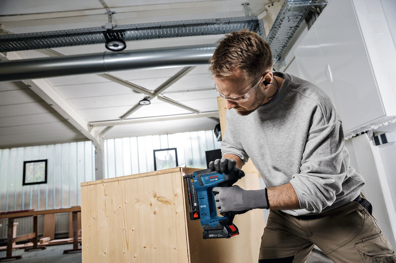BOSCH Akku-Holznagler GNH 18V-35 BOSCH Akku-Holznagler GNH 18V-35