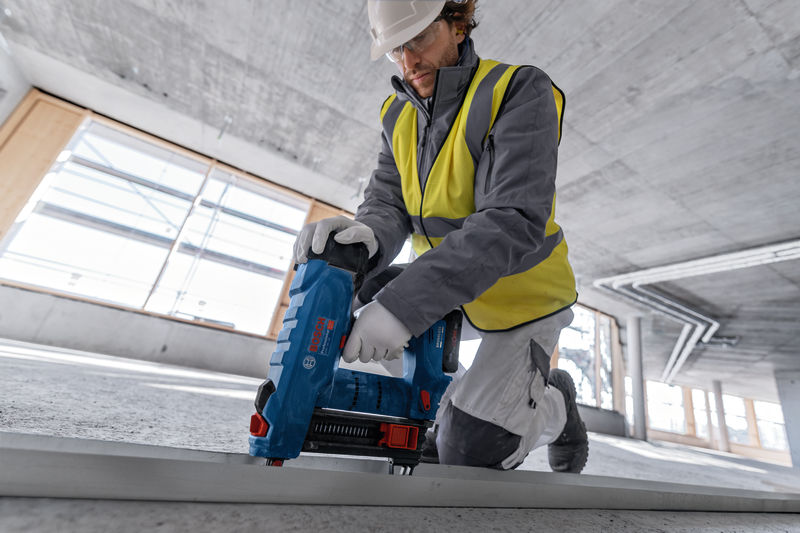 BOSCH Akku-Betonnagler GNB 18V-38 in XL-BOXX BOSCH Akku-Betonnagler GNB 18V-38 in XL-BOXX