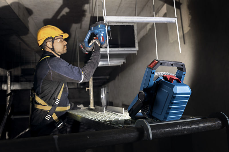 BOSCH Akku-Bauleuchte GLI 18V-3000 BOSCH Akku-Bauleuchte GLI 18V-3000