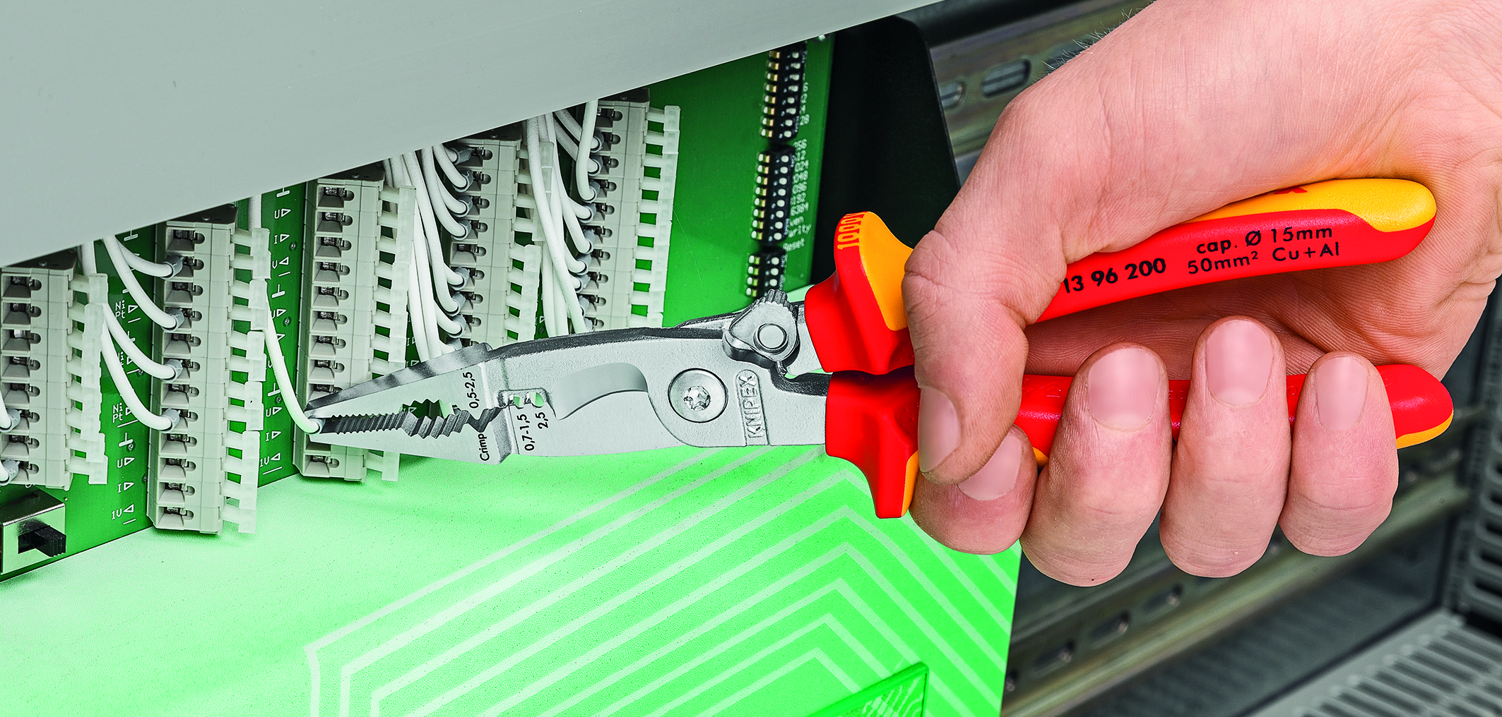 KNIPEX Elektro-Installationszange verchromt VDE 200 mm KNIPEX Elektro-Installationszange verchromt VDE 200 mm