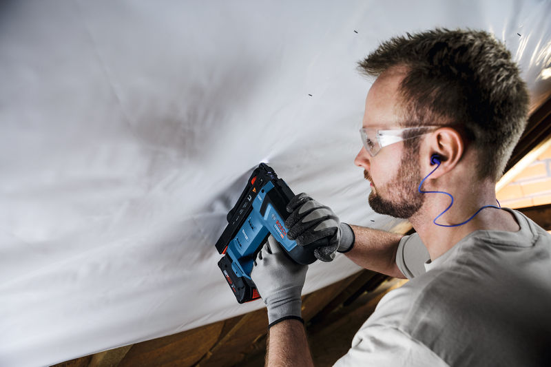 BOSCH Akku-Holzklammerer GTH 18V-14 BOSCH Akku-Holzklammerer GTH 18V-14