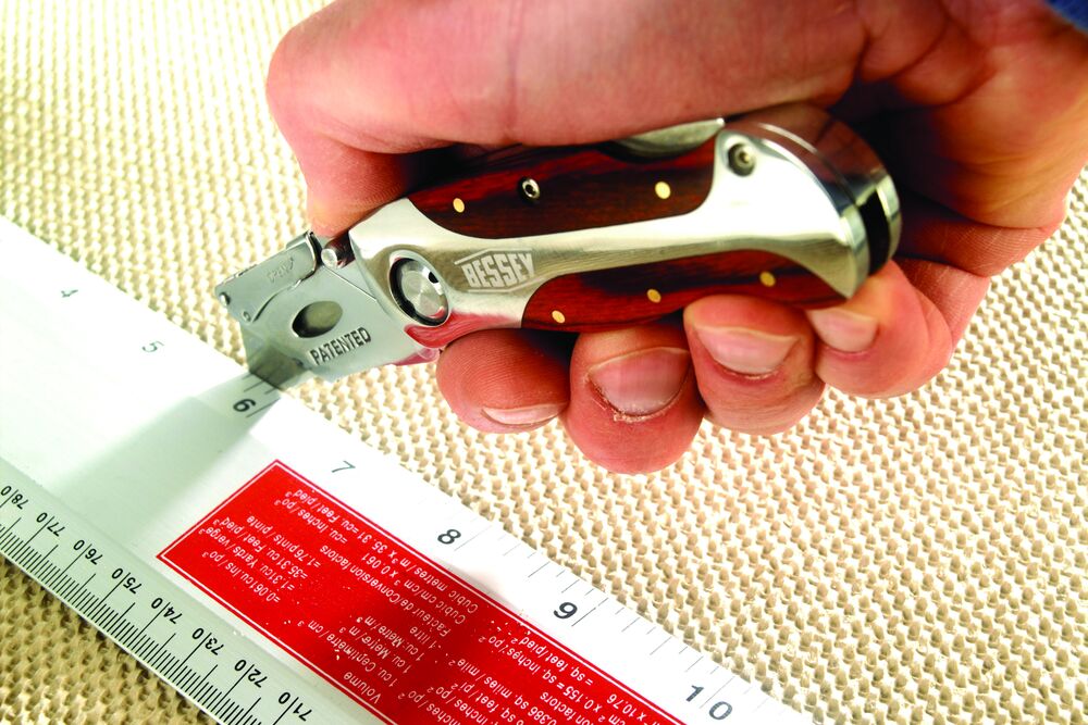 BESSEY Cuttermesser mit Holzgriff