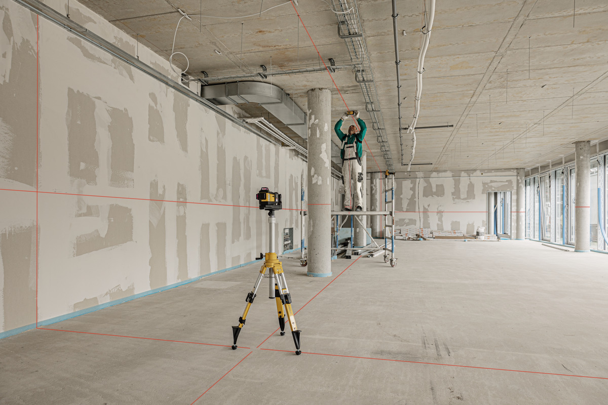 STABILA Multilinien-Laser LAX 600, 12-V-System, 7-teiliges Set, mit Akku und Ladegerät (EU) STABILA Multilinien-Laser LAX 600, 12-V-System, 7-teiliges Set, mit Akku und Ladegerät (EU)