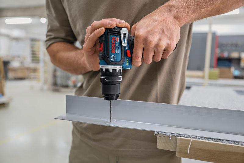 BOSCH Akku-Bohrschrauber GSR 12V-32 FC 2x GBA 12V 2.0Ah, diverse Aufsätze, L-BOXX