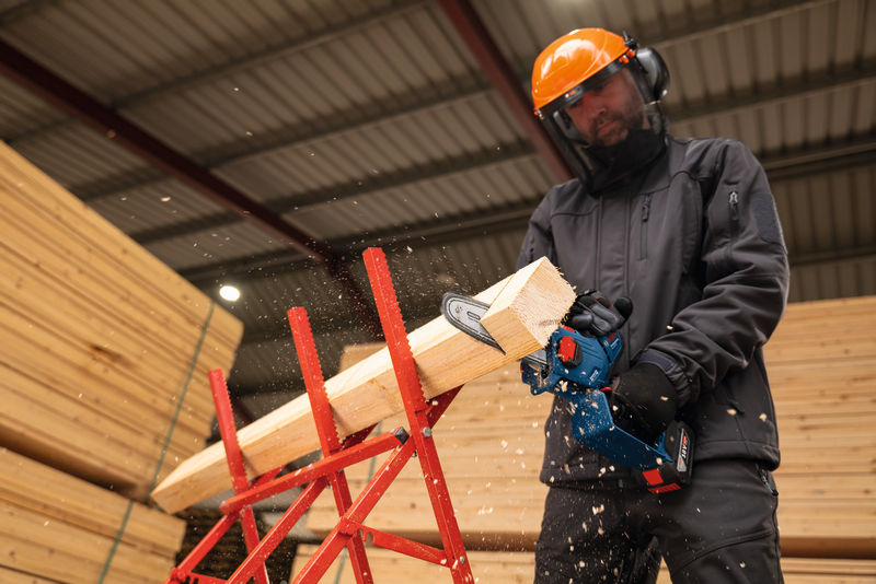 BOSCH Akku-Astsäge GKE 18V-20 BOSCH Akku-Astsäge GKE 18V-20