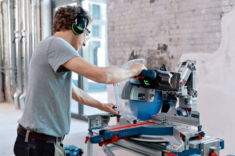 BOSCH Akku-Kapp- und Gehrungssäge GCM 18V-305 GDC, Karton BOSCH Akku-Kapp- und Gehrungssäge GCM 18V-305 GDC, Karton