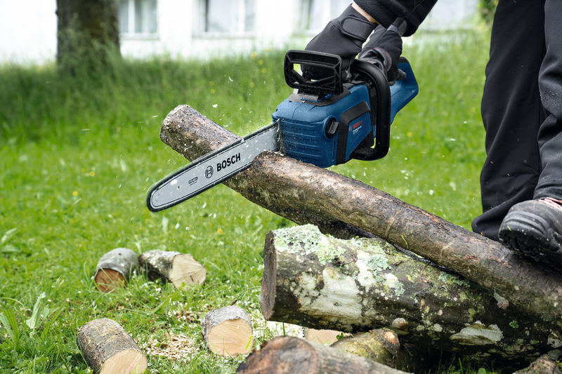 BOSCH Akku-Kettensäge GKE 18V-40 BOSCH Akku-Kettensäge GKE 18V-40