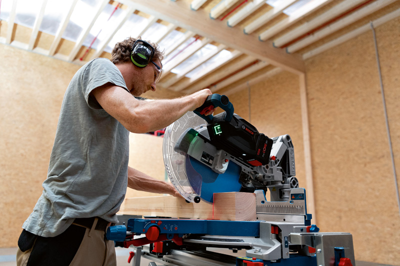 BOSCH Akku-Kapp- und Gehrungssäge GCM 18V-305 GDC, Karton BOSCH Akku-Kapp- und Gehrungssäge GCM 18V-305 GDC, Karton