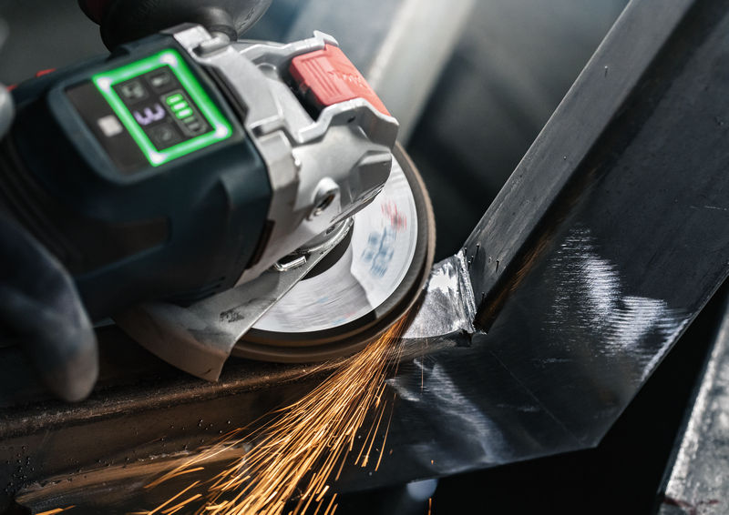 BOSCH X-LOCK Fächerschleifscheibe, gewinkelte Ausführung, Trägerteller aus Kunststoff, Ø125 mm, G 40, X571, Best for Metal, 1 Stück BOSCH X-LOCK Fächerschleifscheibe, gewinkelte Ausführung, Trägerteller aus Kunststoff, Ø125 mm, G 40, X571, Best for Metal, 1 Stück