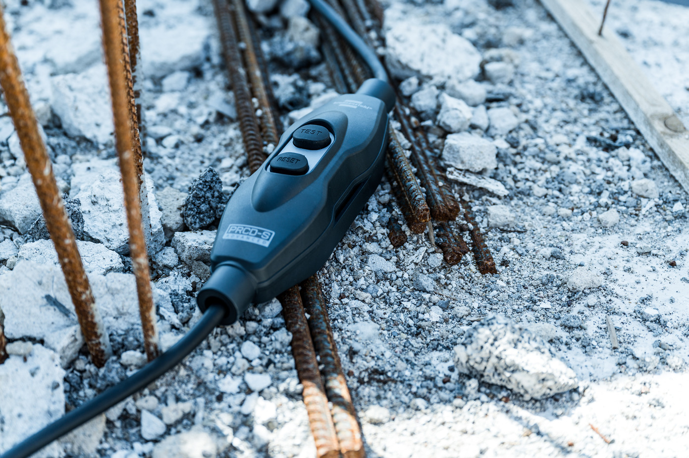 BRENNENSTUHL Professional PRCD-S ADVANCED Schutzadapterkabel IP44 3m H07RN-F3G1,5 BRENNENSTUHL Professional PRCD-S ADVANCED Schutzadapterkabel IP44 3m H07RN-F3G1,5