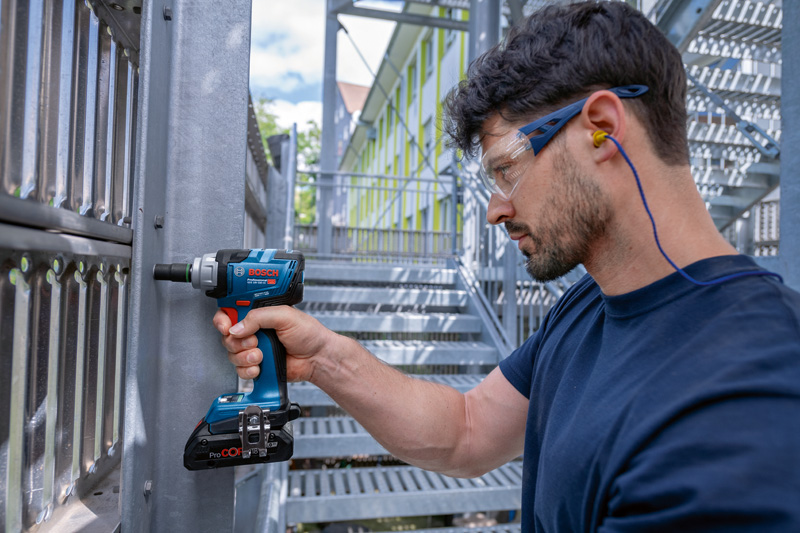 BOSCH Akku-Drehschlagschrauber GDS 18V-330 + GCY 42 Professional in L-BOXX BOSCH Akku-Drehschlagschrauber GDS 18V-330 + GCY 42 Professional in L-BOXX