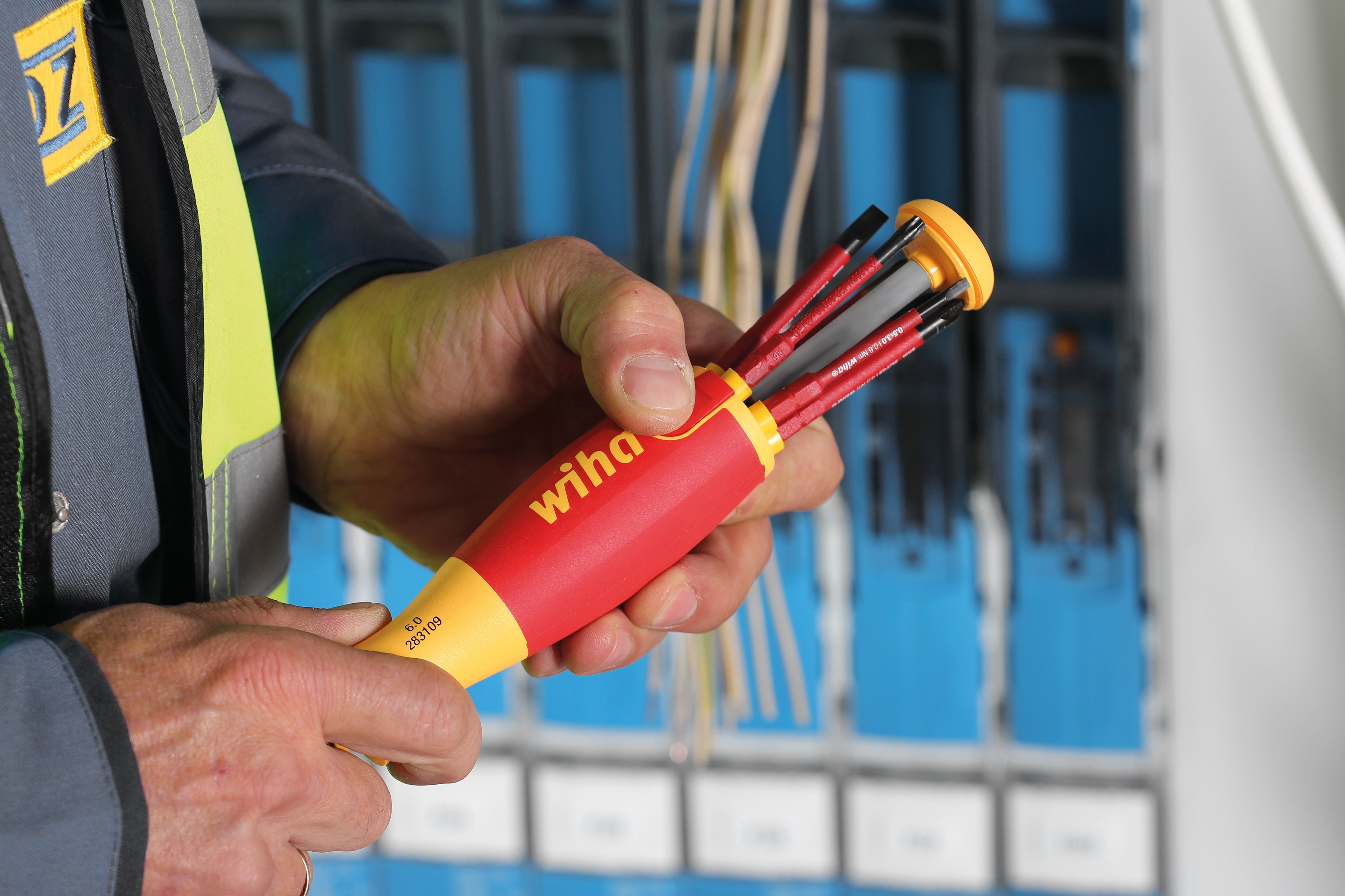 WIHA Schraubendreher mit Bit-Magazin LiftUp electric Schlitz, Phillips mit 6 slimBits WIHA Schraubendreher mit Bit-Magazin LiftUp electric Schlitz, Phillips mit 6 slimBits