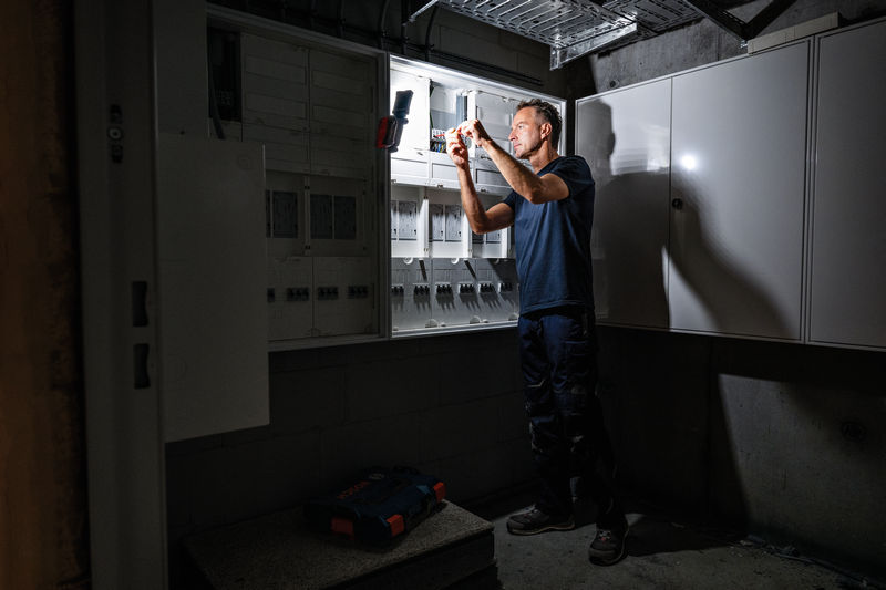 BOSCH Akku-Leuchte GLI 18V-800 BOSCH Akku-Leuchte GLI 18V-800