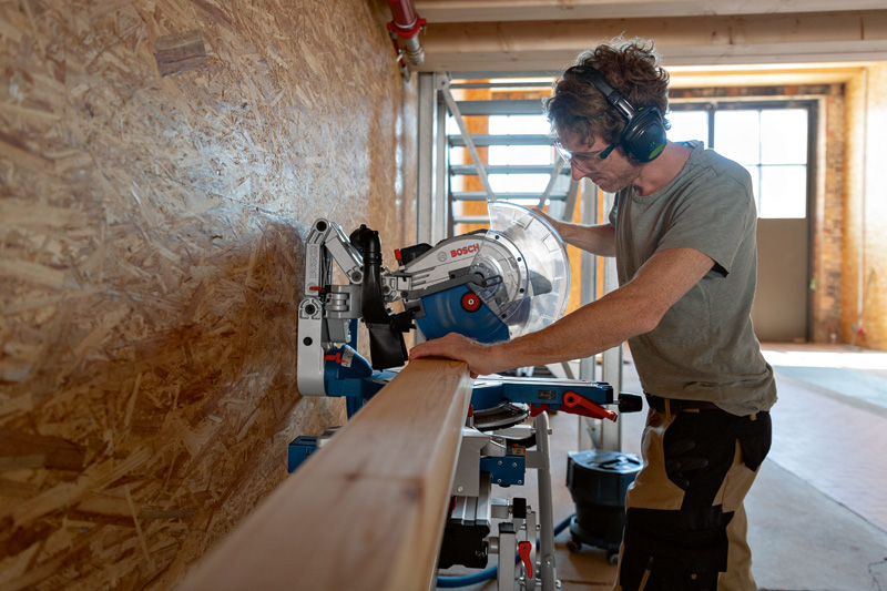 BOSCH Akku-Kapp- und Gehrungssäge GCM 18V-305 GDC, Karton BOSCH Akku-Kapp- und Gehrungssäge GCM 18V-305 GDC, Karton