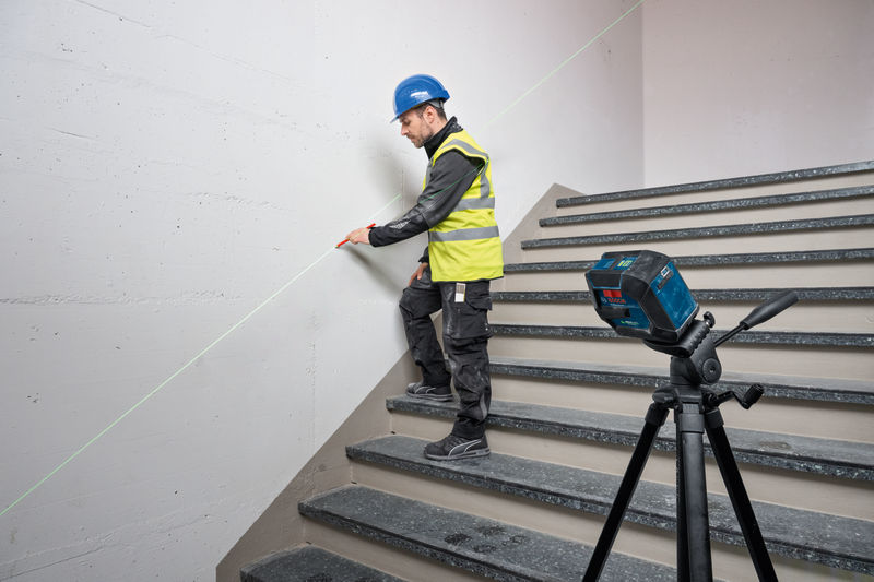 BOSCH Linienlaser GLL 20-22 G, Baustativ BT 150 Professional BOSCH Linienlaser GLL 20-22 G, Baustativ BT 150 Professional