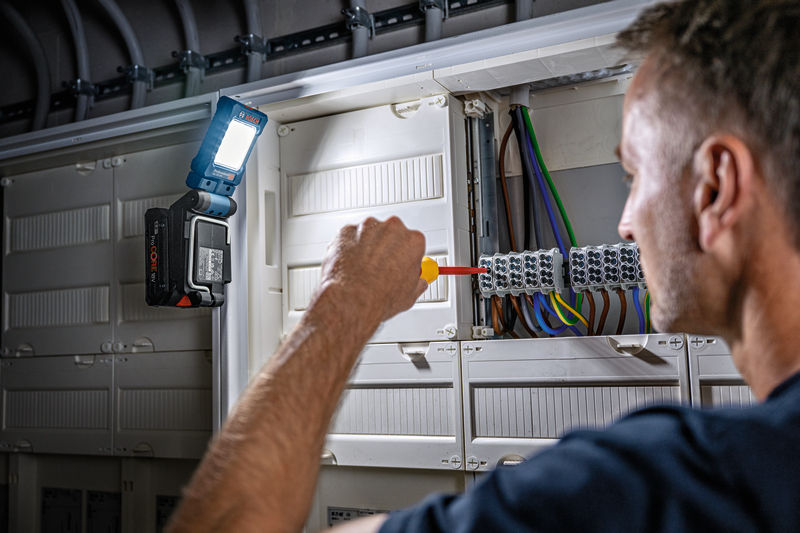 BOSCH Akku-Leuchte GLI 18V-800 BOSCH Akku-Leuchte GLI 18V-800