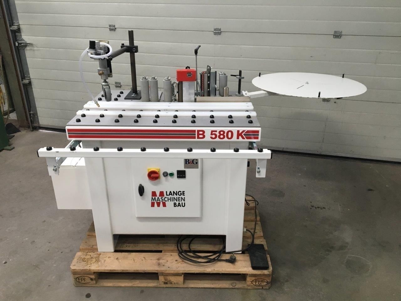 Lange Formteil-/Kantenanleimmaschine B 580 K Lange Formteil-/Kantenanleimmaschine B 580 K