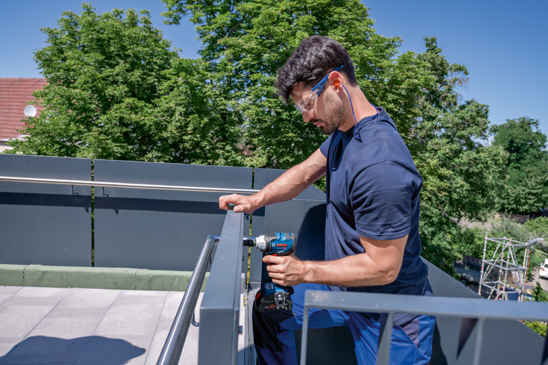 BOSCH Akku-Drehschlagschrauber GDS 18V-330 + GCY 42 Professional in L-BOXX BOSCH Akku-Drehschlagschrauber GDS 18V-330 + GCY 42 Professional in L-BOXX