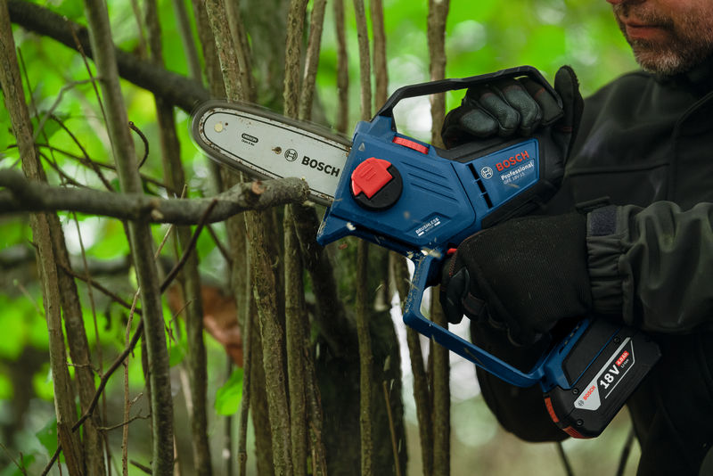 BOSCH Akku-Astsäge GKE 18V-15 BOSCH Akku-Astsäge GKE 18V-15