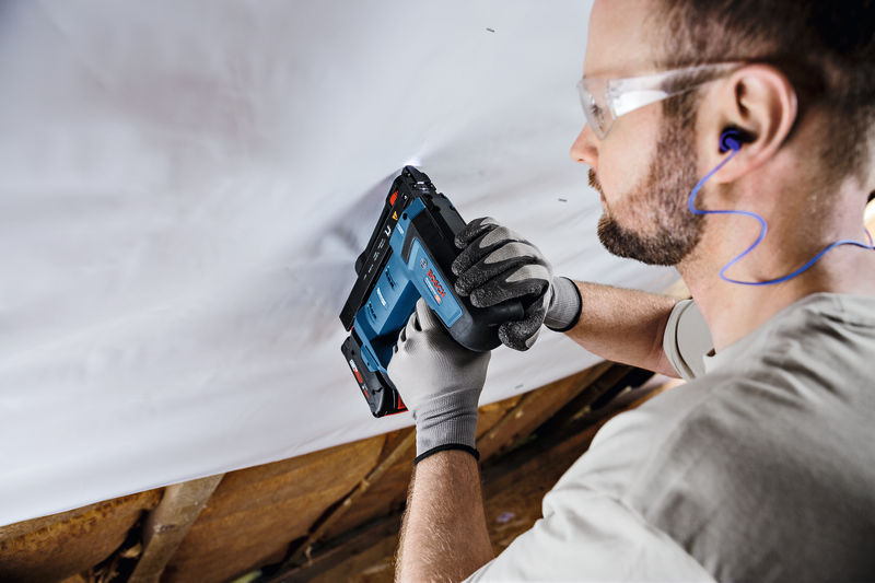 BOSCH Akku-Holzklammerer GTH 18V-14 in L-BOXX BOSCH Akku-Holzklammerer GTH 18V-14 in L-BOXX