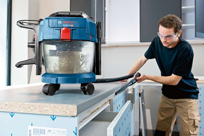 BOSCH Akku-Staubsauger GAS 18V-10 L mit Reinigungsset BOSCH Akku-Staubsauger GAS 18V-10 L mit Reinigungsset