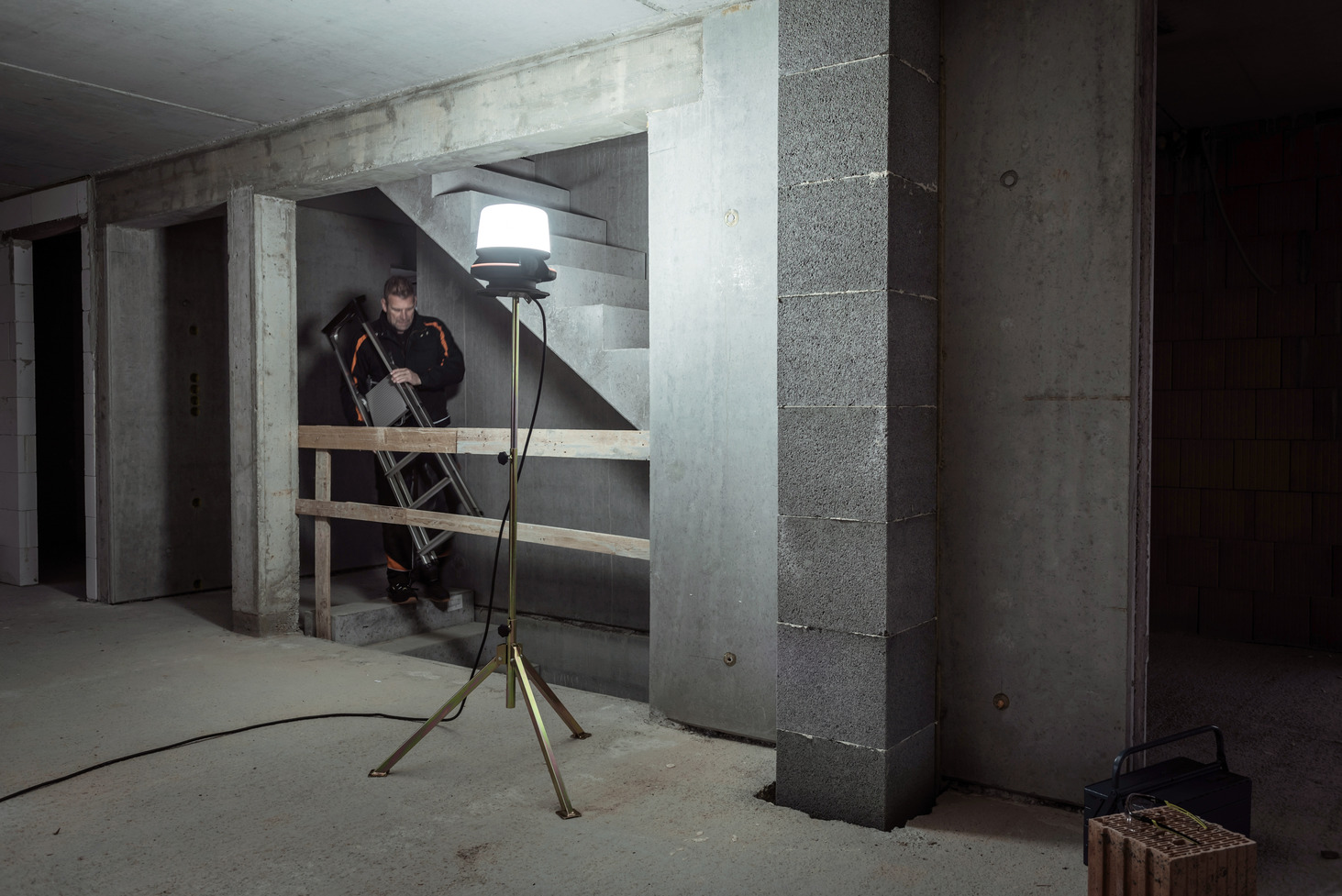 BRENNENSTUHL professionalLINE Mobiler 360° LED Strahler ORUM 5050 M, 5800lm 47W, 5m H07RN-F 3G1,5, IP54 BRENNENSTUHL professionalLINE Mobiler 360° LED Strahler ORUM 5050 M, 5800lm 47W, 5m H07RN-F 3G1,5, IP54