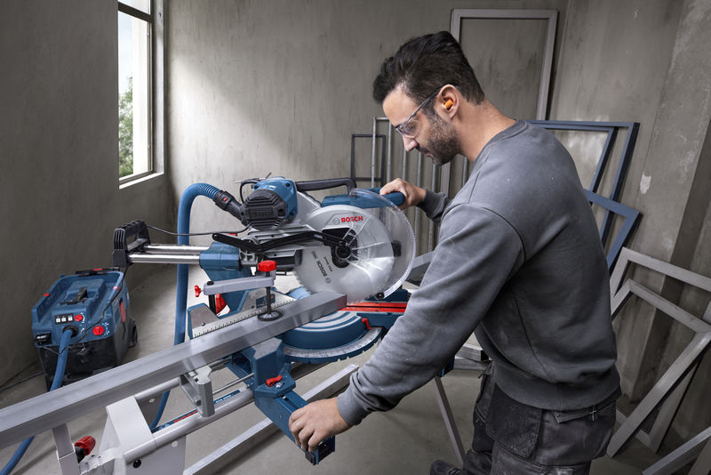 BOSCH Kapp- und Gehrungssäge GCM 340-305 D BOSCH Kapp- und Gehrungssäge GCM 340-305 D
