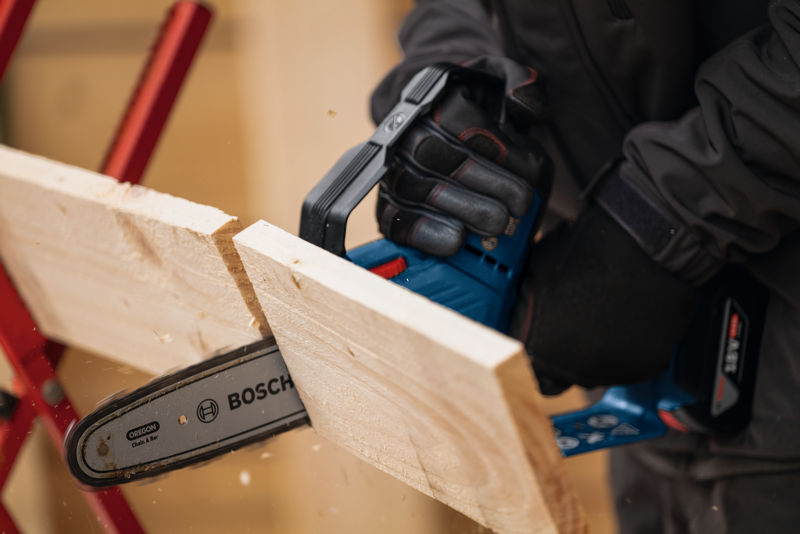 BOSCH Akku-Astsäge GKE 18V-20 BOSCH Akku-Astsäge GKE 18V-20