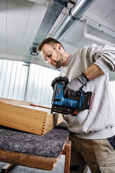 BOSCH Akku-Holznagler GNH 18V-35 BOSCH Akku-Holznagler GNH 18V-35