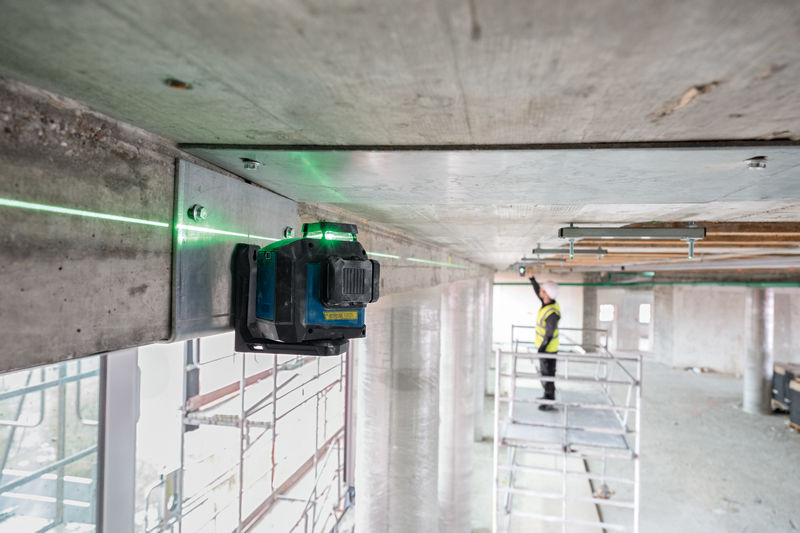 BOSCH Linienlaser GLL 80-33 G, BA 3.7V 3.0Ah XL + USB-C®-Kabel im Handwerkerkoffer BOSCH Linienlaser GLL 80-33 G, BA 3.7V 3.0Ah XL + USB-C®-Kabel im Handwerkerkoffer