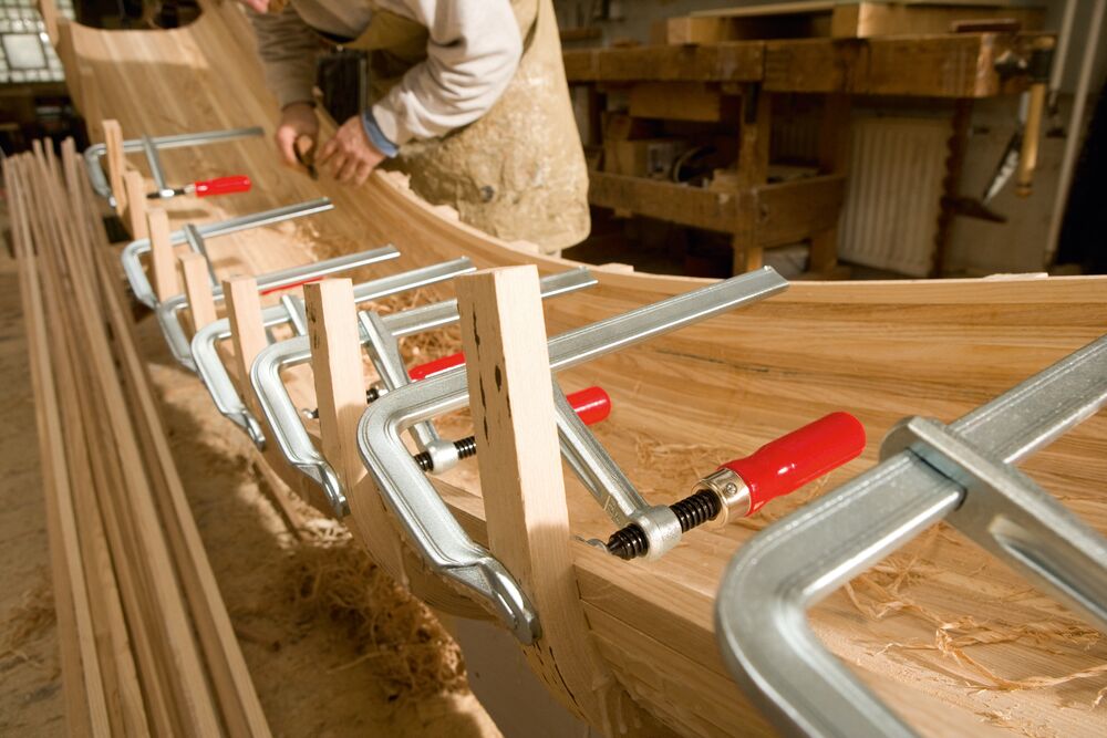 BESSEY Ganzstahl-Schraubzwinge GZ30 mit bewährtem Holzgriff BESSEY Ganzstahl-Schraubzwinge GZ30 mit bewährtem Holzgriff