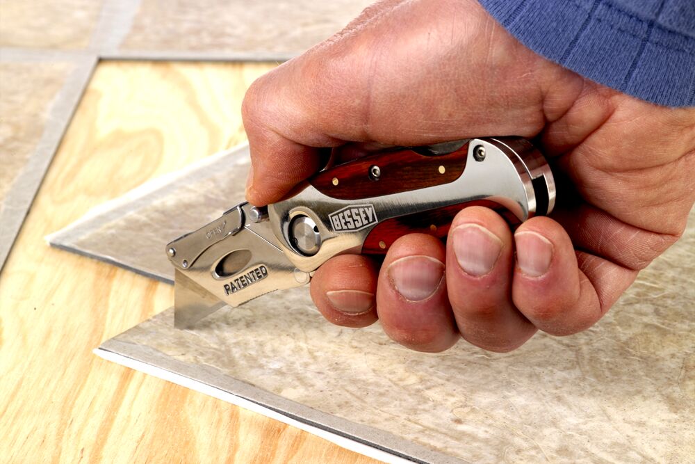BESSEY Cuttermesser mit Holzgriff