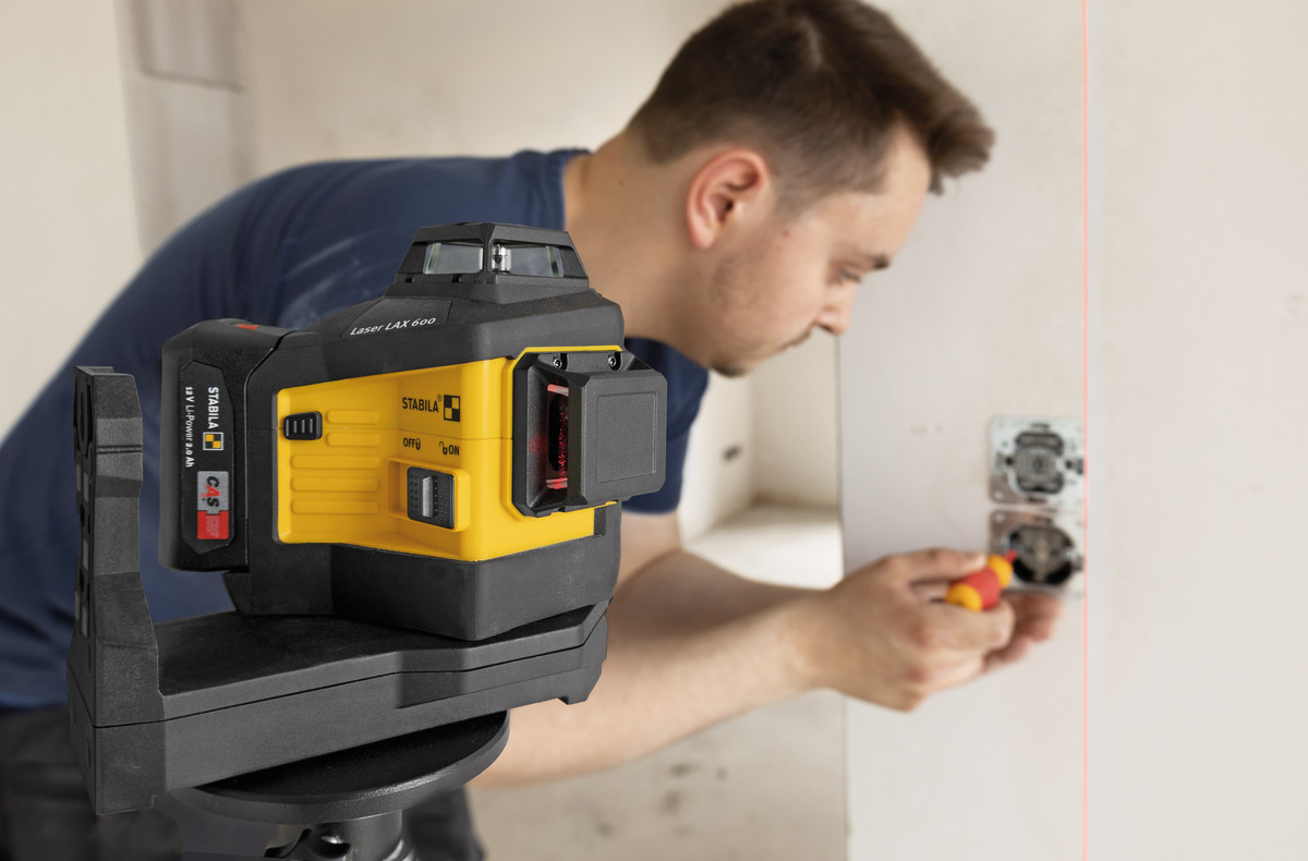 STABILA Multilinien-Laser LAX 600, 12-V-System, 7-teiliges Set, mit Akku und Ladegerät (EU)